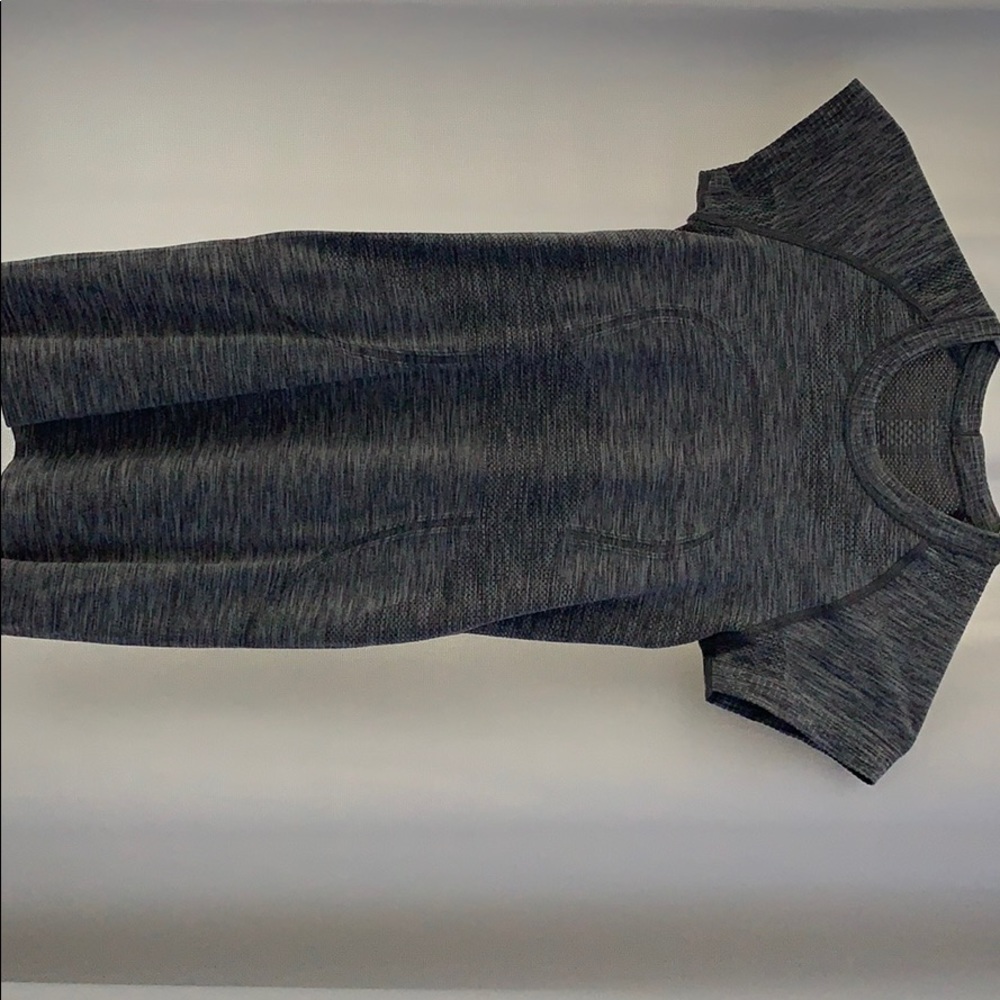 Grey LULULEMON short sleeve 🖤